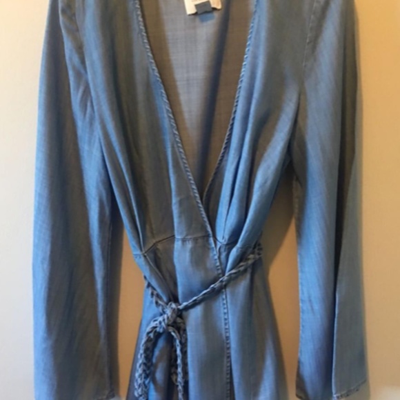 GUESS Bell Sleeve Chambray Dress - Picture 3 of 5